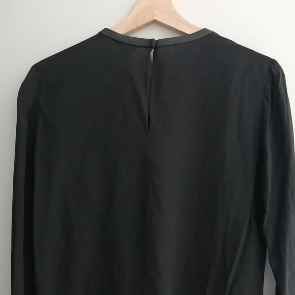 Club Monaco Silk Pleated Keyhole Neck Black Blouse With Lamb Leather Trim XS - Picture 11 of 16